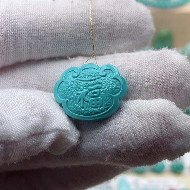 绿松石配饰未镶嵌