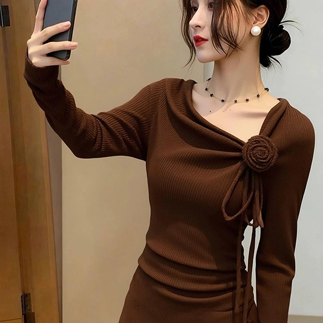 秋季穿搭炸街独特漂亮小衫高级感巨好看轻奢减龄洋气咖色针织衫女