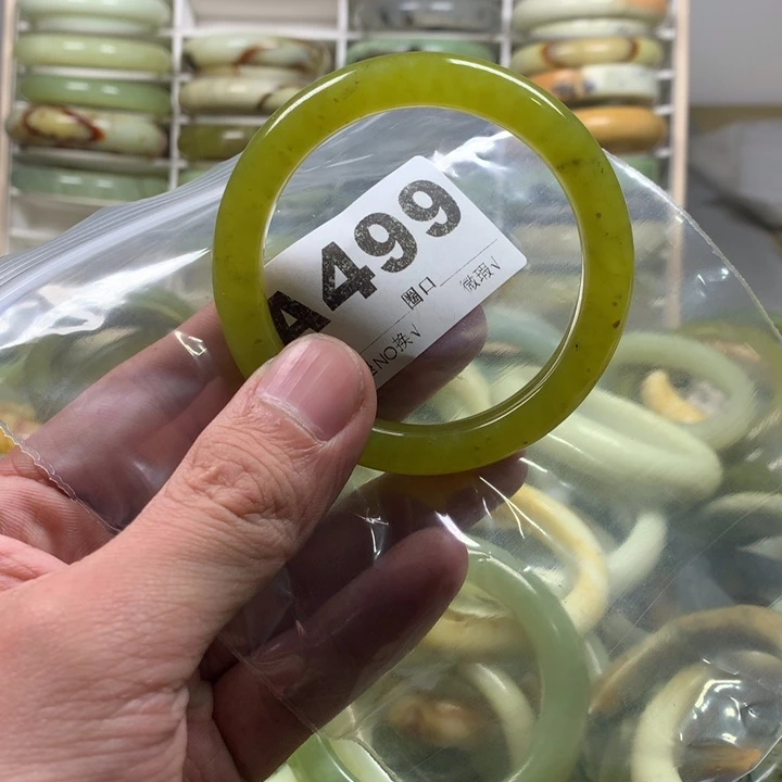 蛇纹石玉手镯未镶嵌琴*