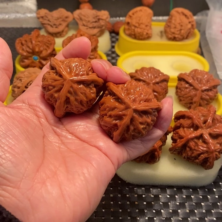 文玩核桃吊坠宫灯正奔……