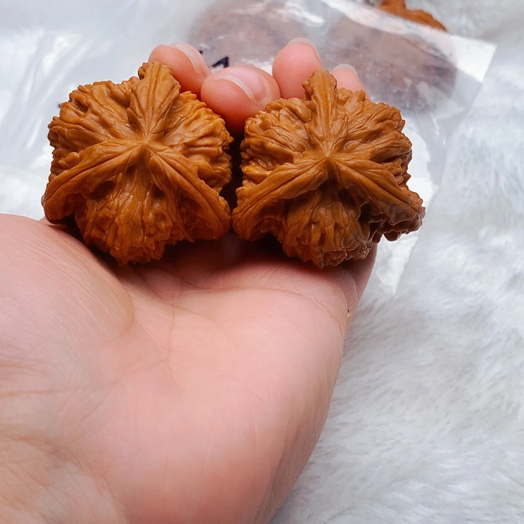 鱼***）文玩核桃吊坠三棱