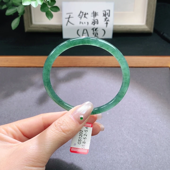 翡翠手镯未镶嵌天然翡翠手镯
