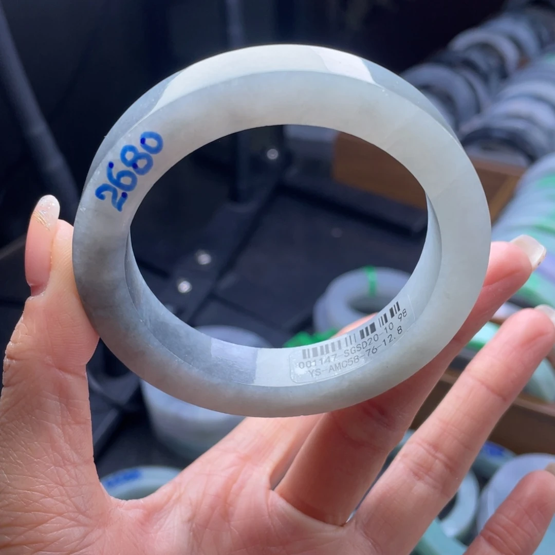 定制翡翠未镶嵌翡翠手镯