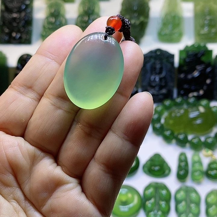 蛇纹石玉颈饰未镶嵌