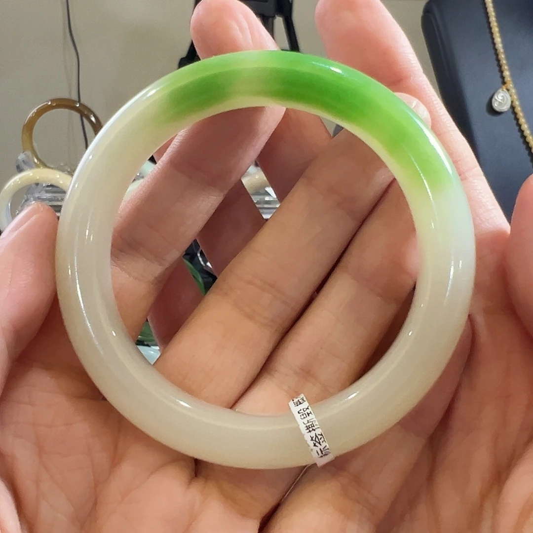 Q***…和田玉未镶嵌颈饰