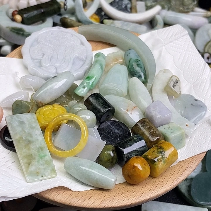 翡翠未镶嵌颈饰天然翡翠1