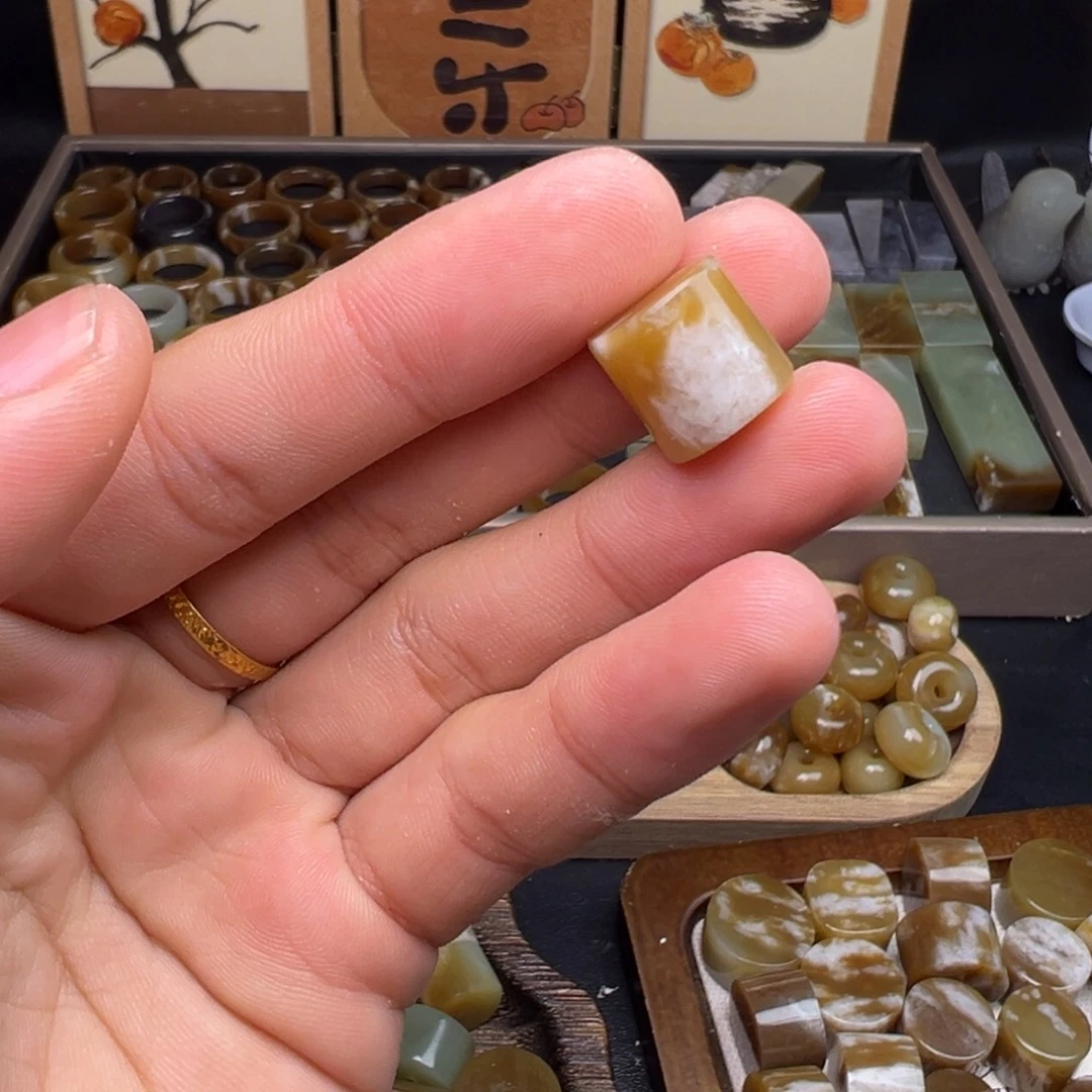 和田玉（糖玉）未镶嵌珠宝奇石墩12开播福利