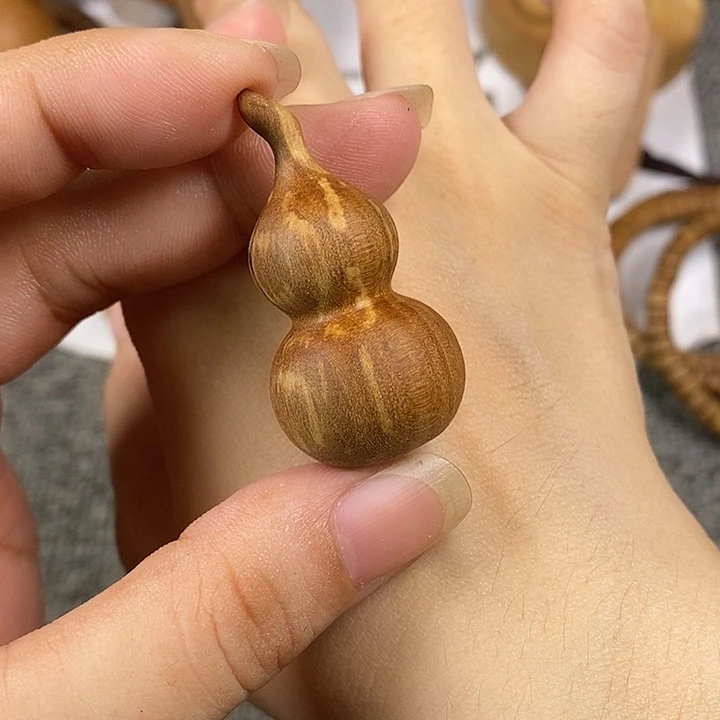 檀香木吊坠老山檀香小葫芦吊坠瑕疵