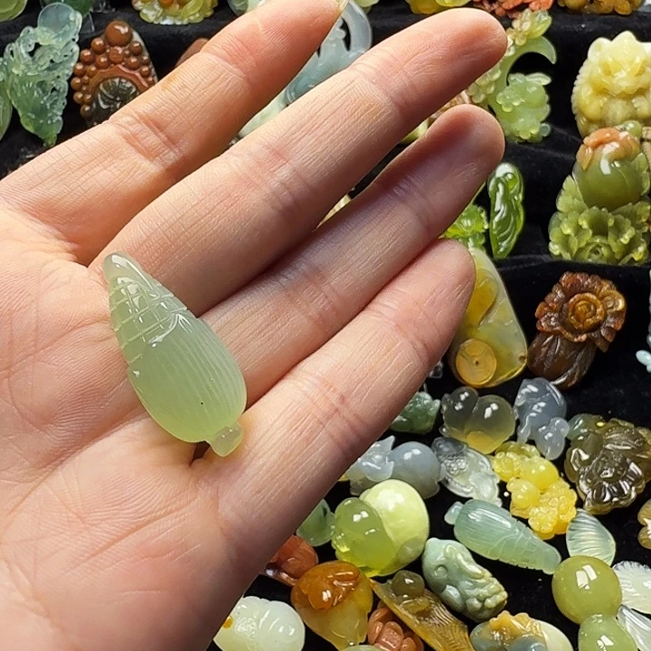 蛇纹石玉未镶嵌颈饰