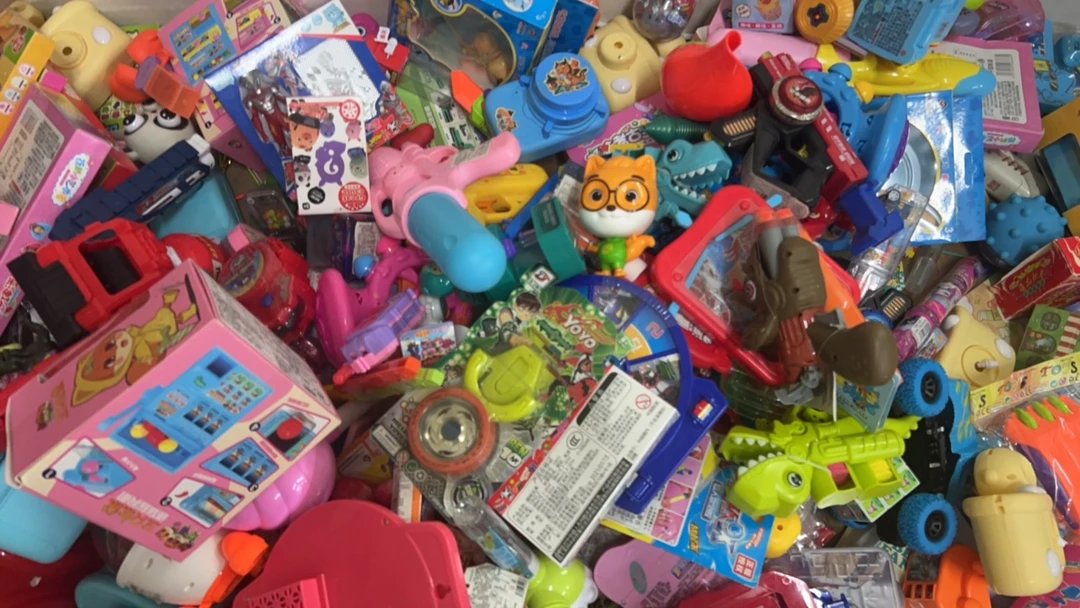 库存玩具一组，直播链接，有灰尘划痕介意勿拍，有糖不吃，不含电池