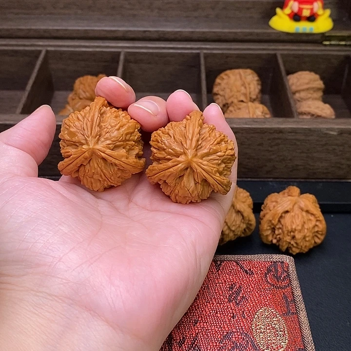 宾***宾把件文玩核桃白奔