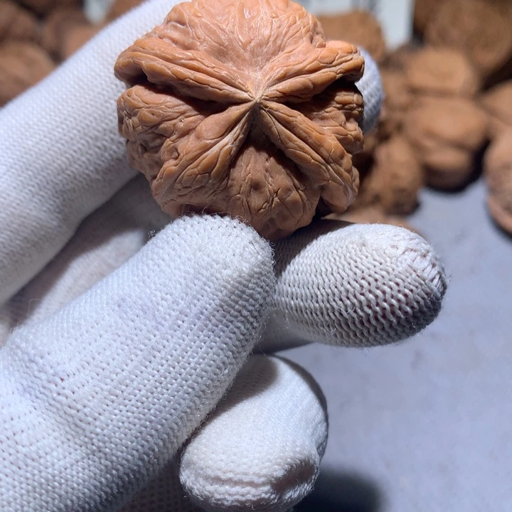 文玩核桃吊坠巍**敌文玩核桃单只尖黄