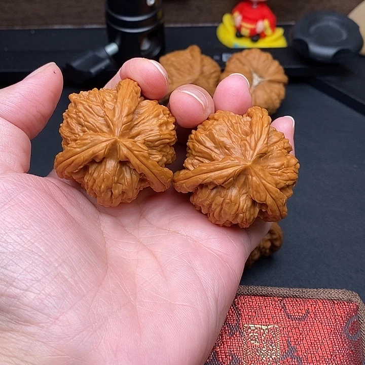 A***m文玩核桃把件白奔