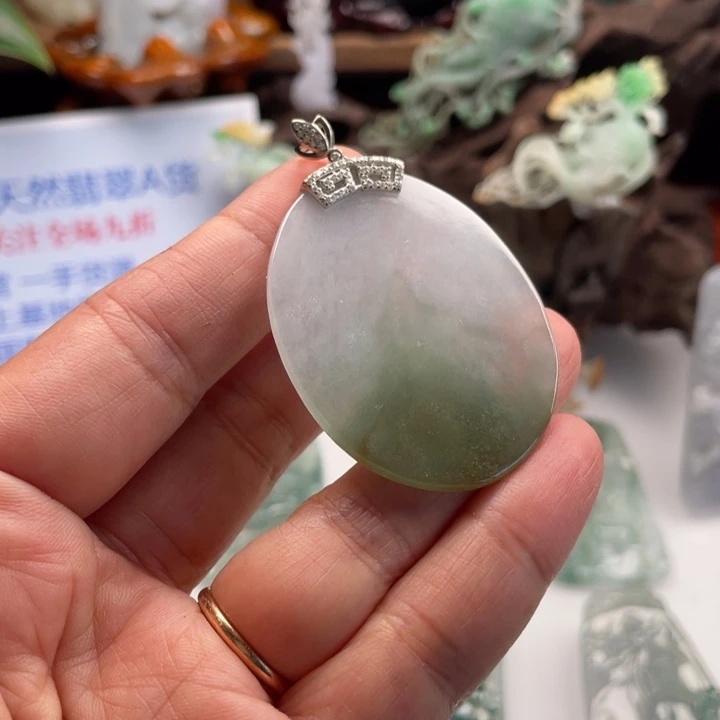翡翠未镶嵌颈饰无事牌