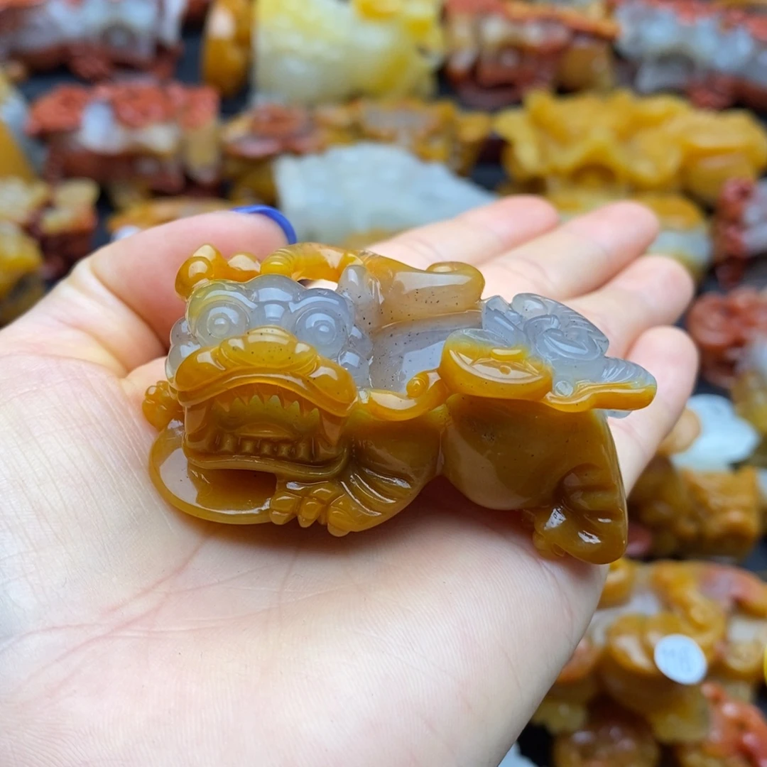 美***m石英质玉（黄龙玉）未镶嵌颈饰