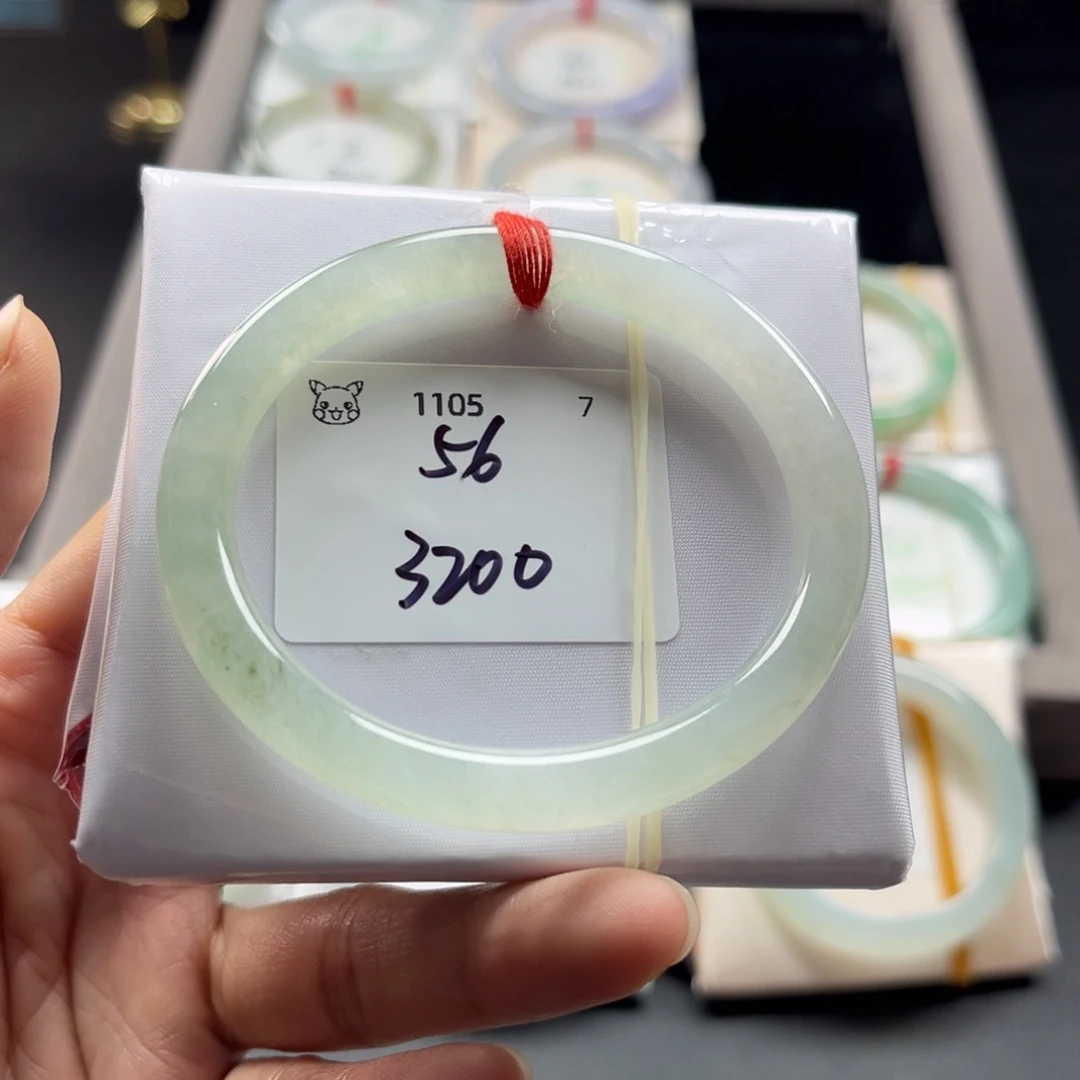 翡翠未镶嵌手镯56贵妃