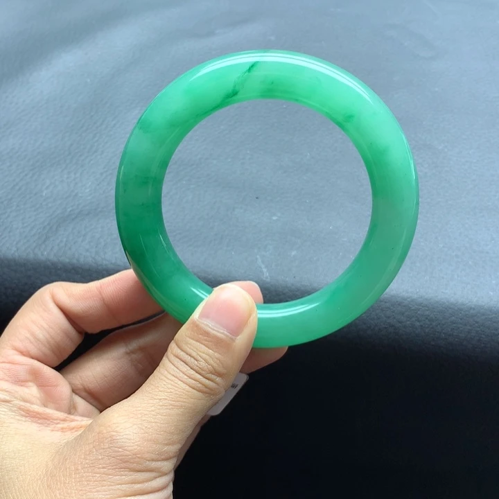 石英质玉手镯未镶嵌世****关