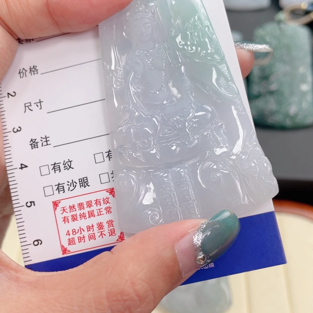 翡翠未镶嵌颈饰虚空藏