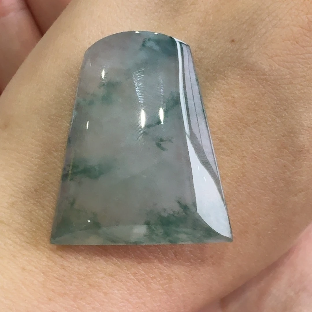 翡翠颈饰未镶嵌平安扣