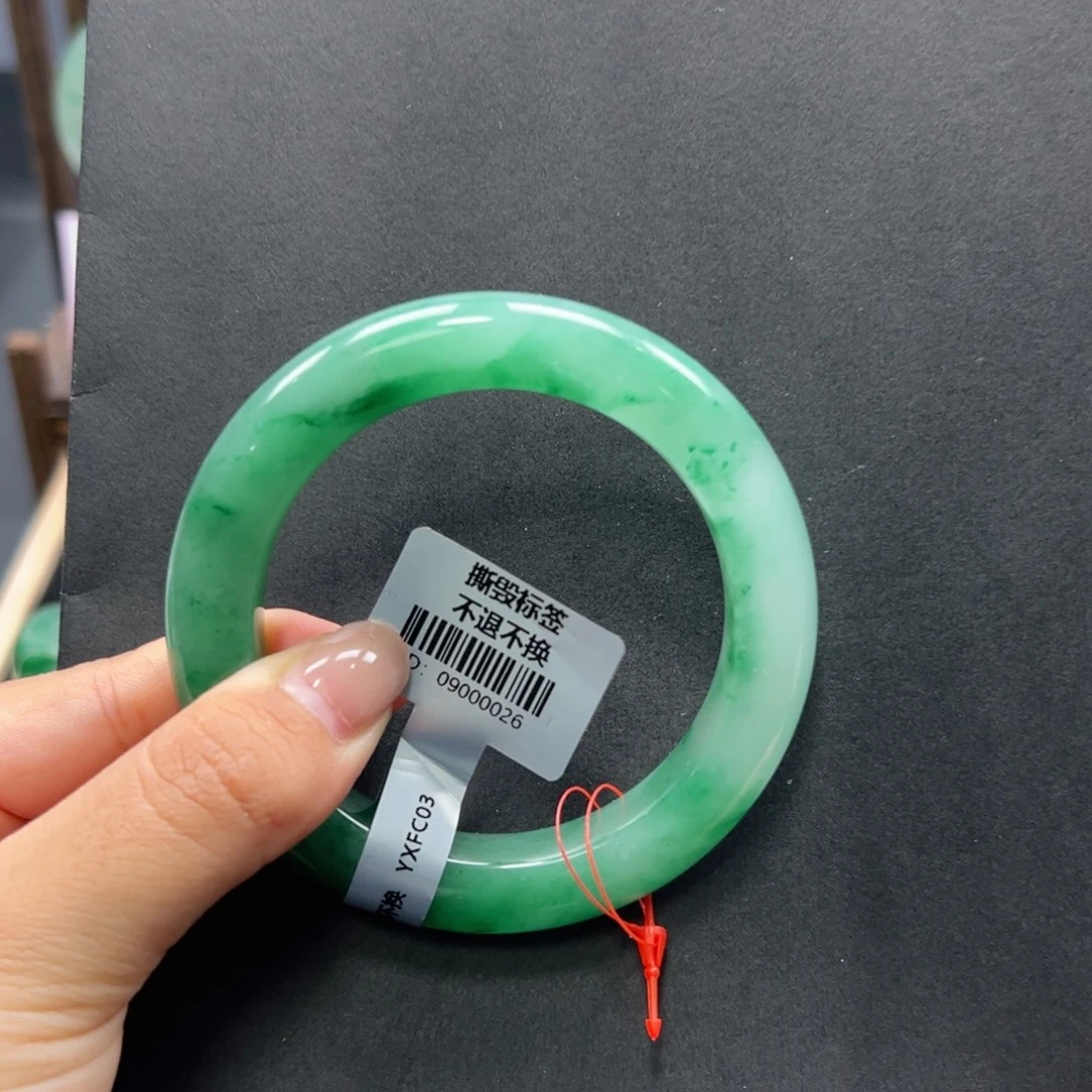 石英质玉未镶嵌手镯+周周57.2