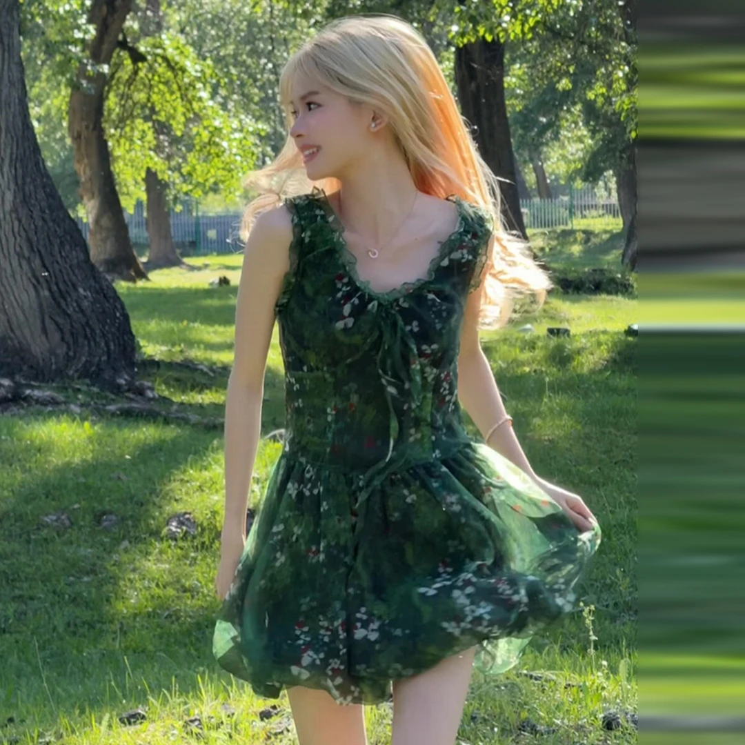 法式复古绿色木耳边v领碎花连衣裙子女夏季2025新款收腰花苞短裙