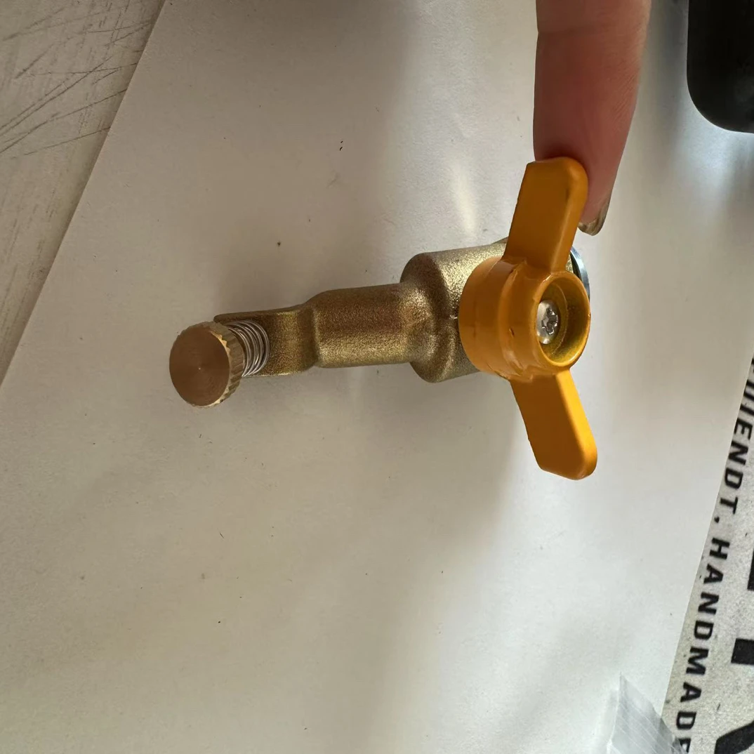铜喷嘴 可以安装在任何喷枪上面，喷嘴雾化可调，独立开关