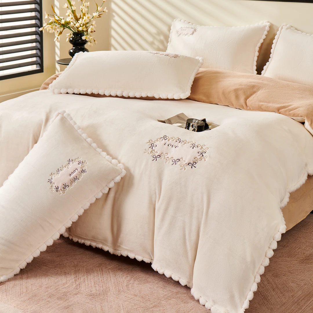 【舒芙蕾】简约刺绣加厚双面牛奶绒四件套冬季珊瑚绒床品毛球包边