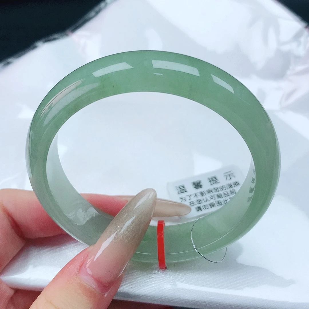 翡翠手镯未镶嵌52圈