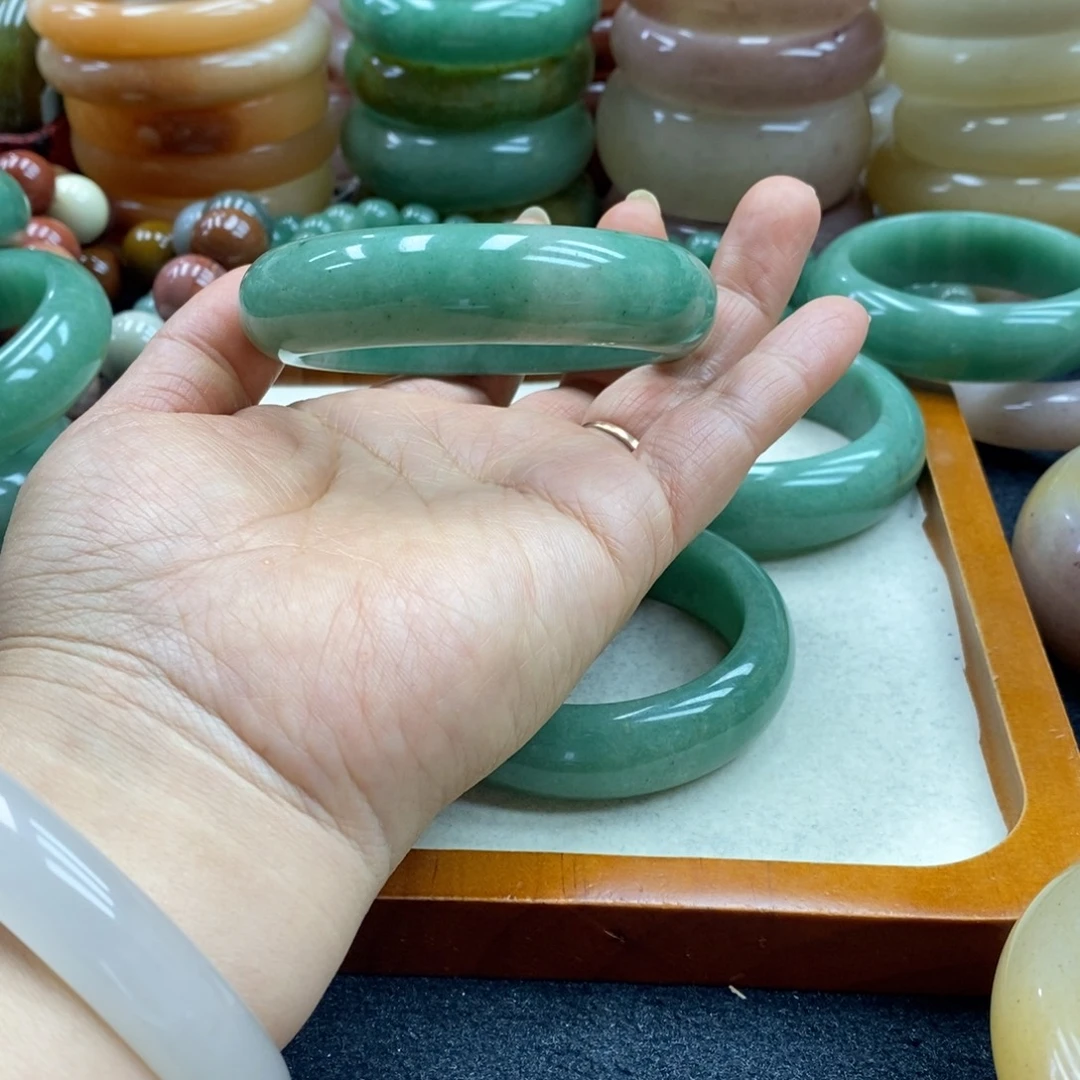 *****石英质玉未镶嵌手镯