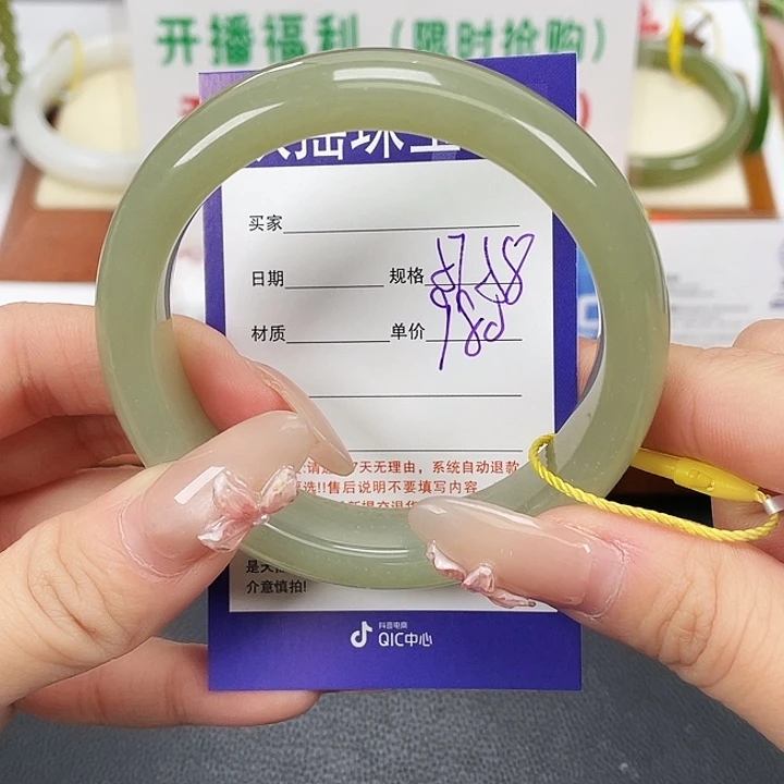 和田玉未镶嵌手镯