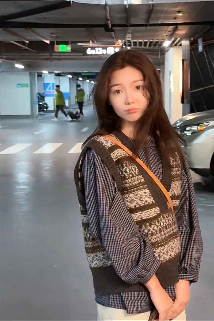 阿虞 美式～复古文艺V领马甲叠穿搭配马甲