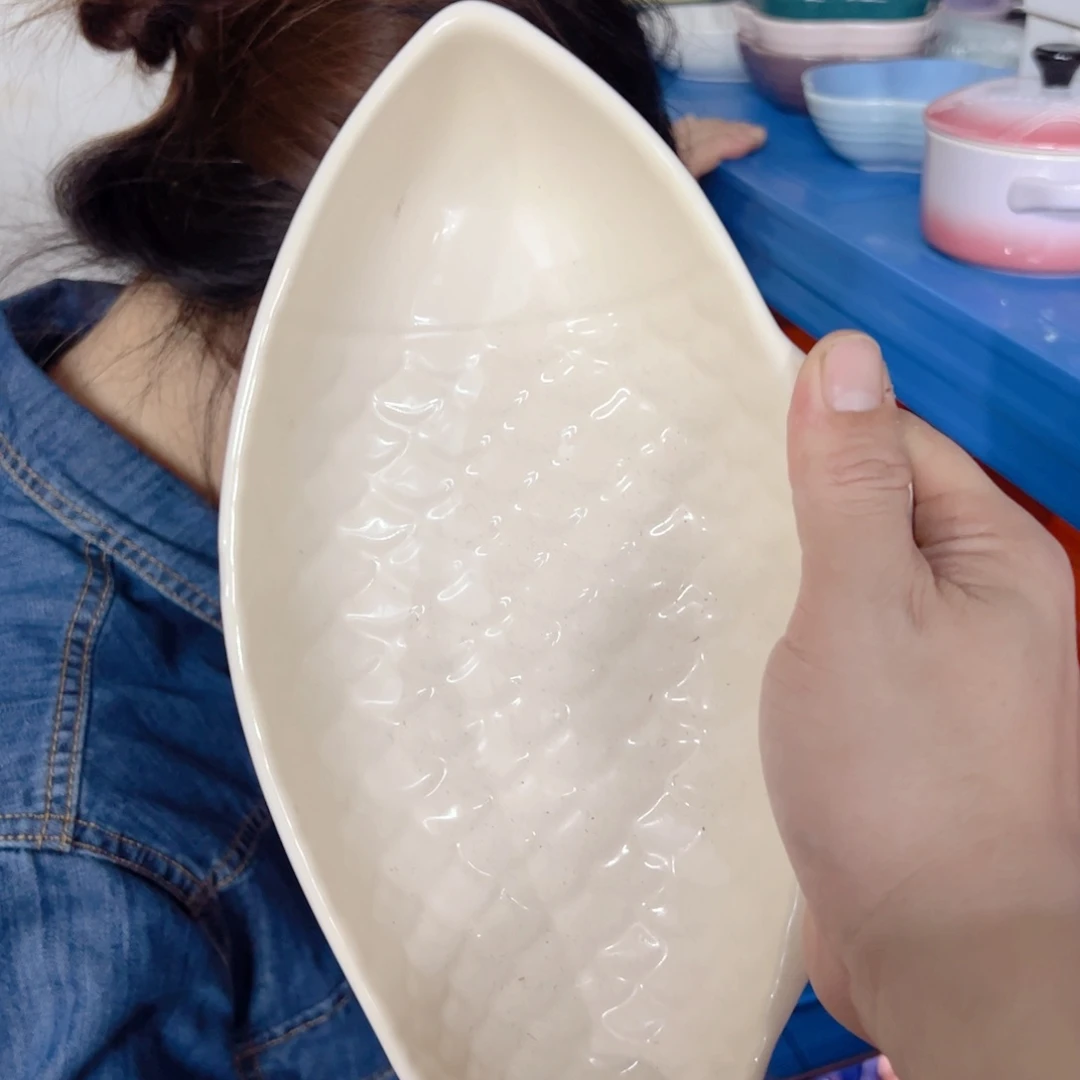 盘H****o小姐姐家瓷器好漂亮米白鱼盘