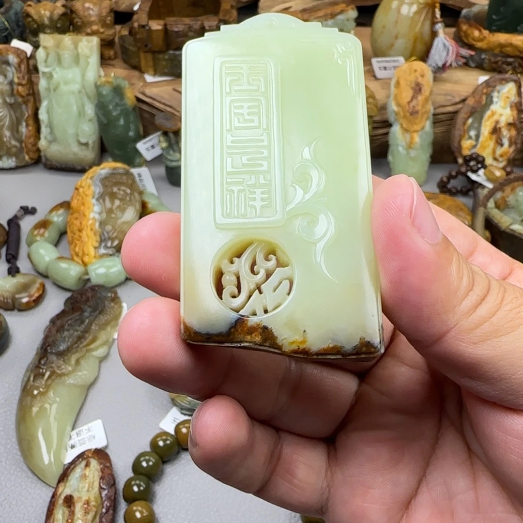 拆***菜岫岩河磨玉（透闪石质玉）未镶嵌珠宝奇石