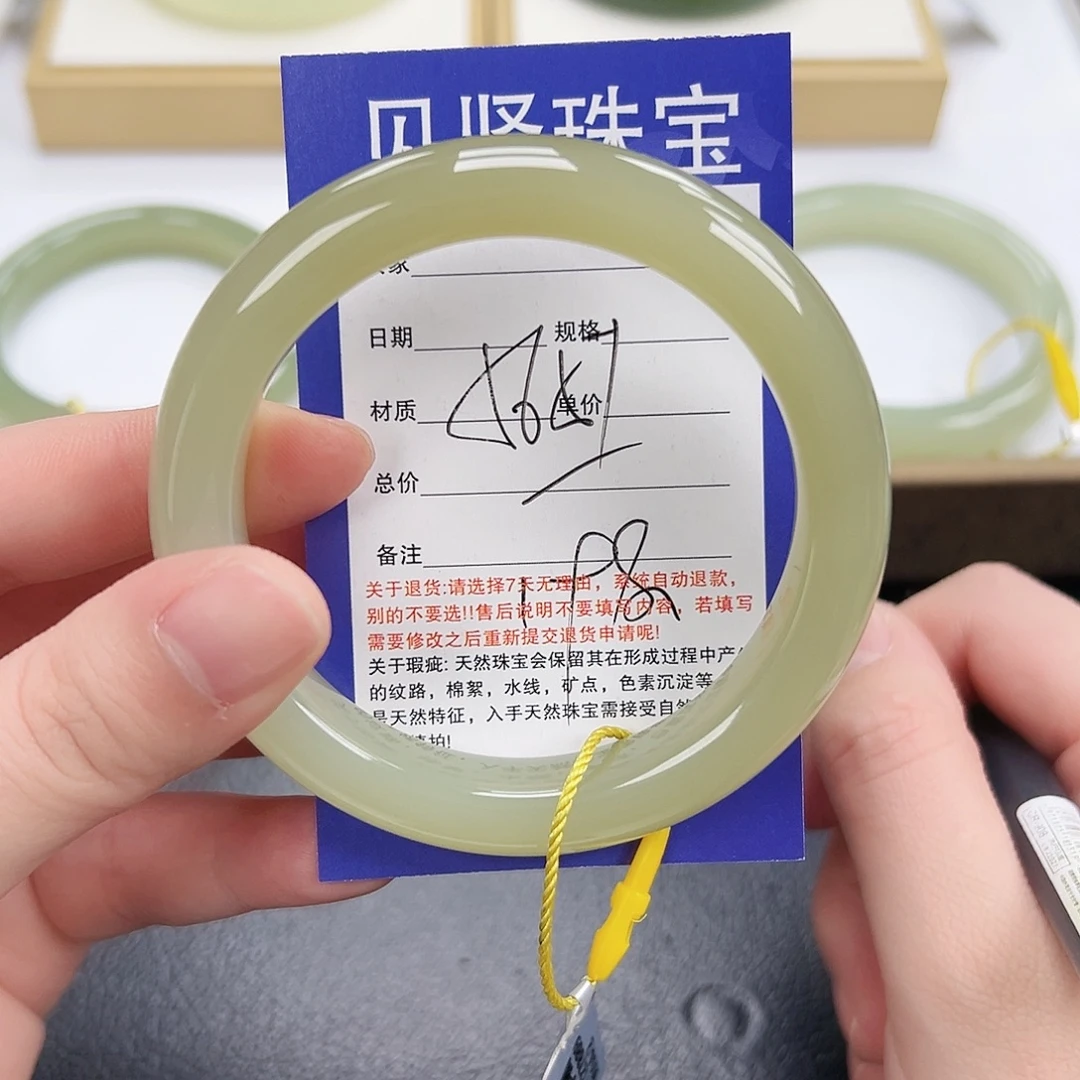 和田玉未镶嵌手镯