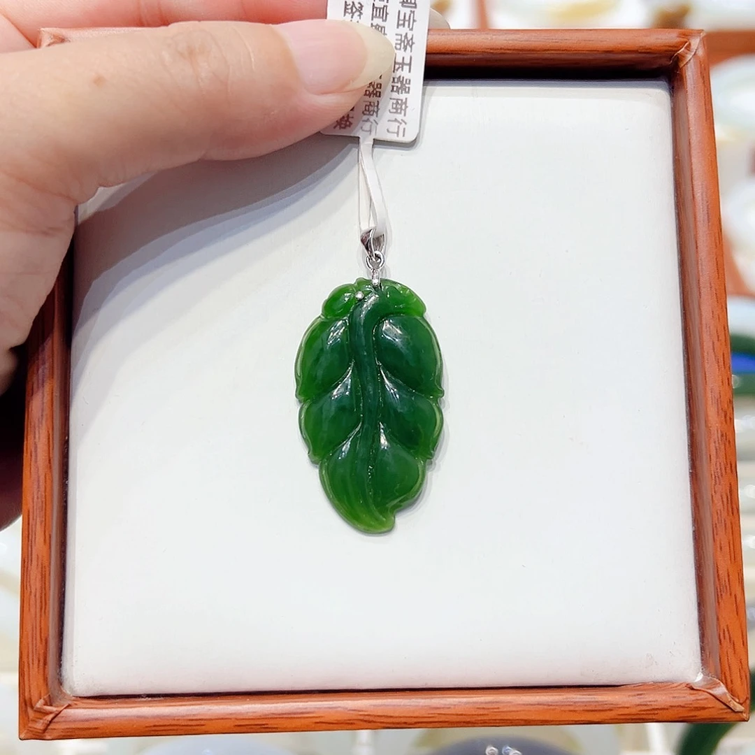 和田玉18K金镶嵌颈饰