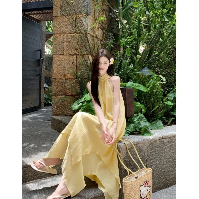 度假风设计感不规则洋装女夏季2025新款减龄气质宽松显瘦挂颈裙