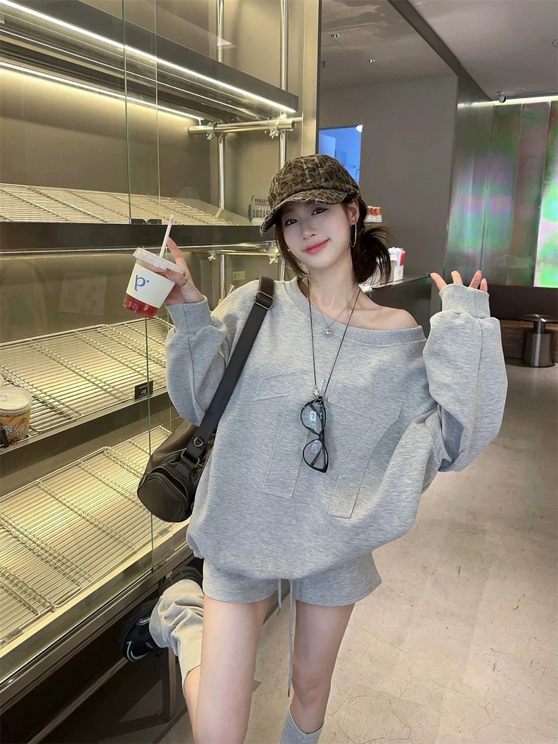 美式休闲斜肩印花字母宽松长袖上衣+高腰百搭显瘦短裤套装女春季