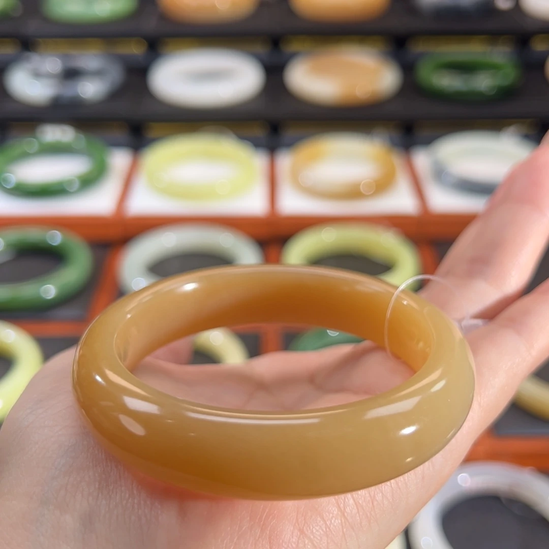 和田玉（糖玉）未镶嵌手镯粉膏红糖