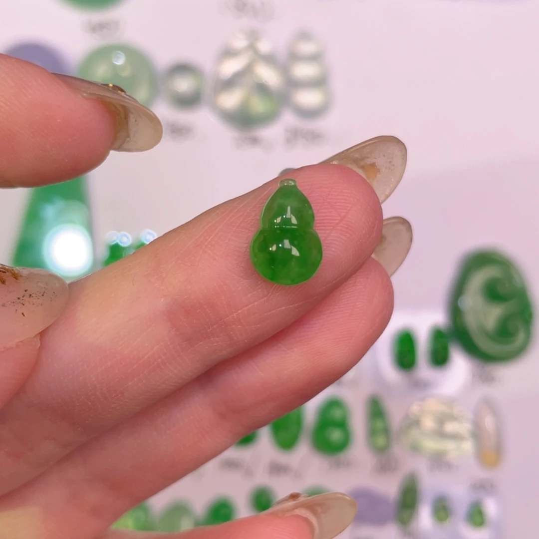 翡翠未镶嵌颈饰裸石