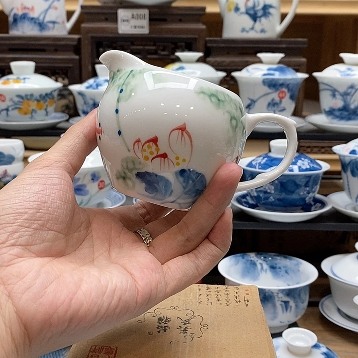 手绘五彩荷花公道杯160cc釉下彩微瑕福利款