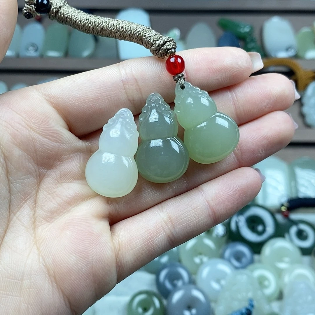 和田玉未镶嵌颈饰葫芦