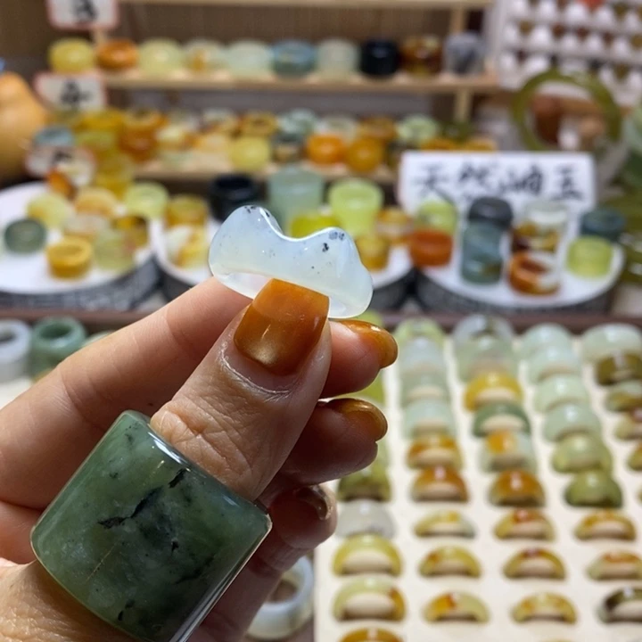 岫玉未镶嵌戒指岫玉精品指环内径 16 到 19 随机发一个