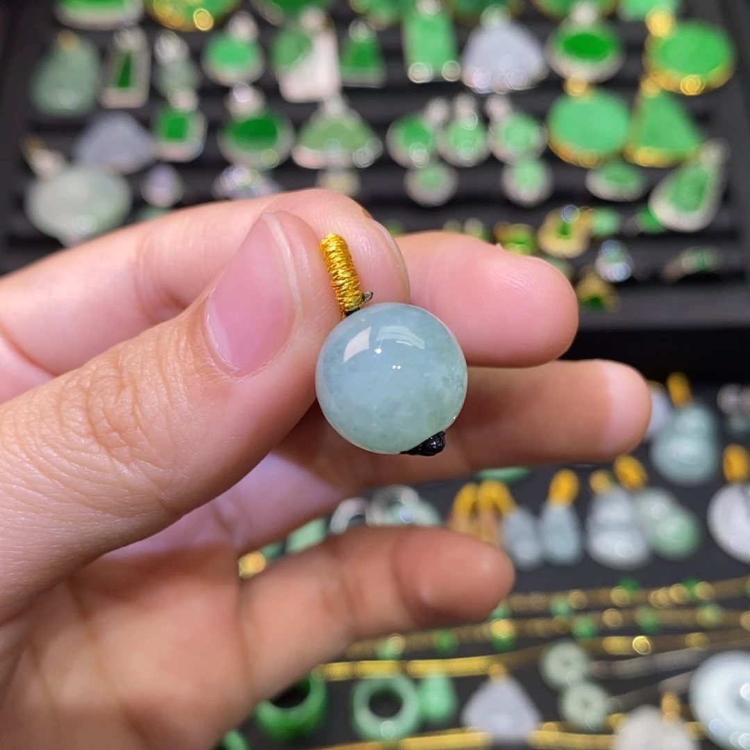 翡翠未镶嵌颈饰有纹裂