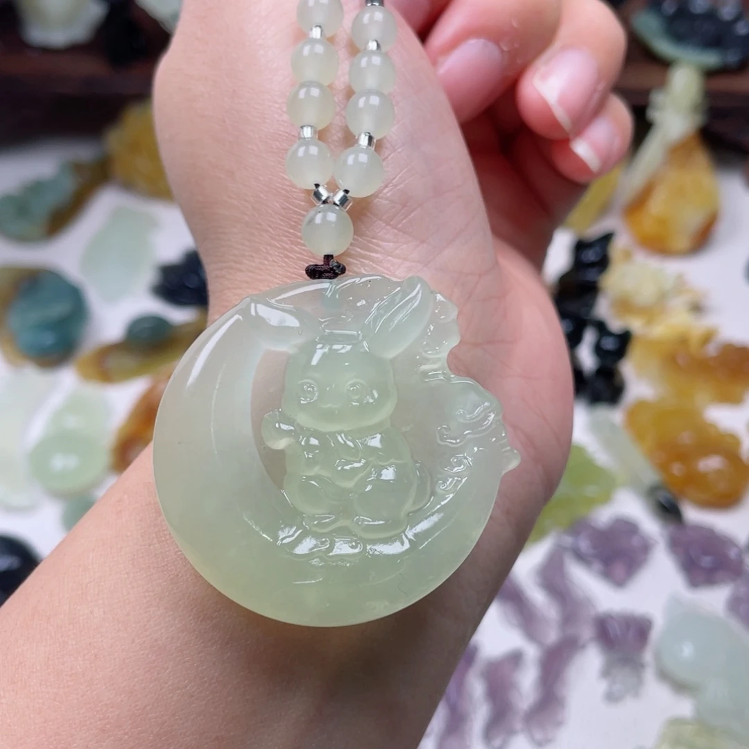 蛇纹石玉颈饰未镶嵌
