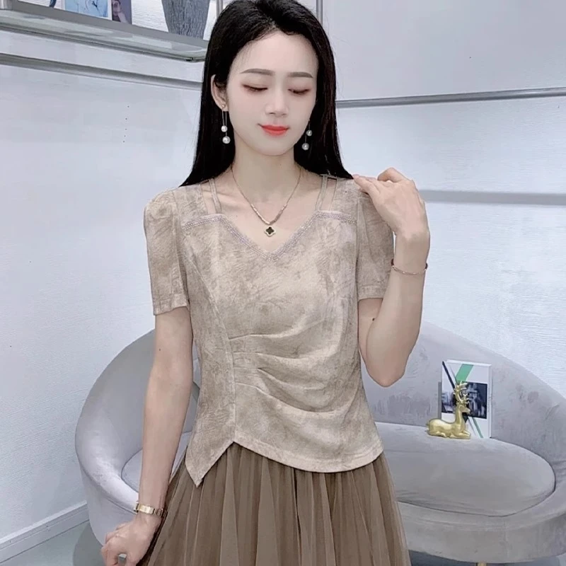 时尚短袖T恤女2025新款洋气显瘦水墨晕染烫钻V领别致不规则上衣