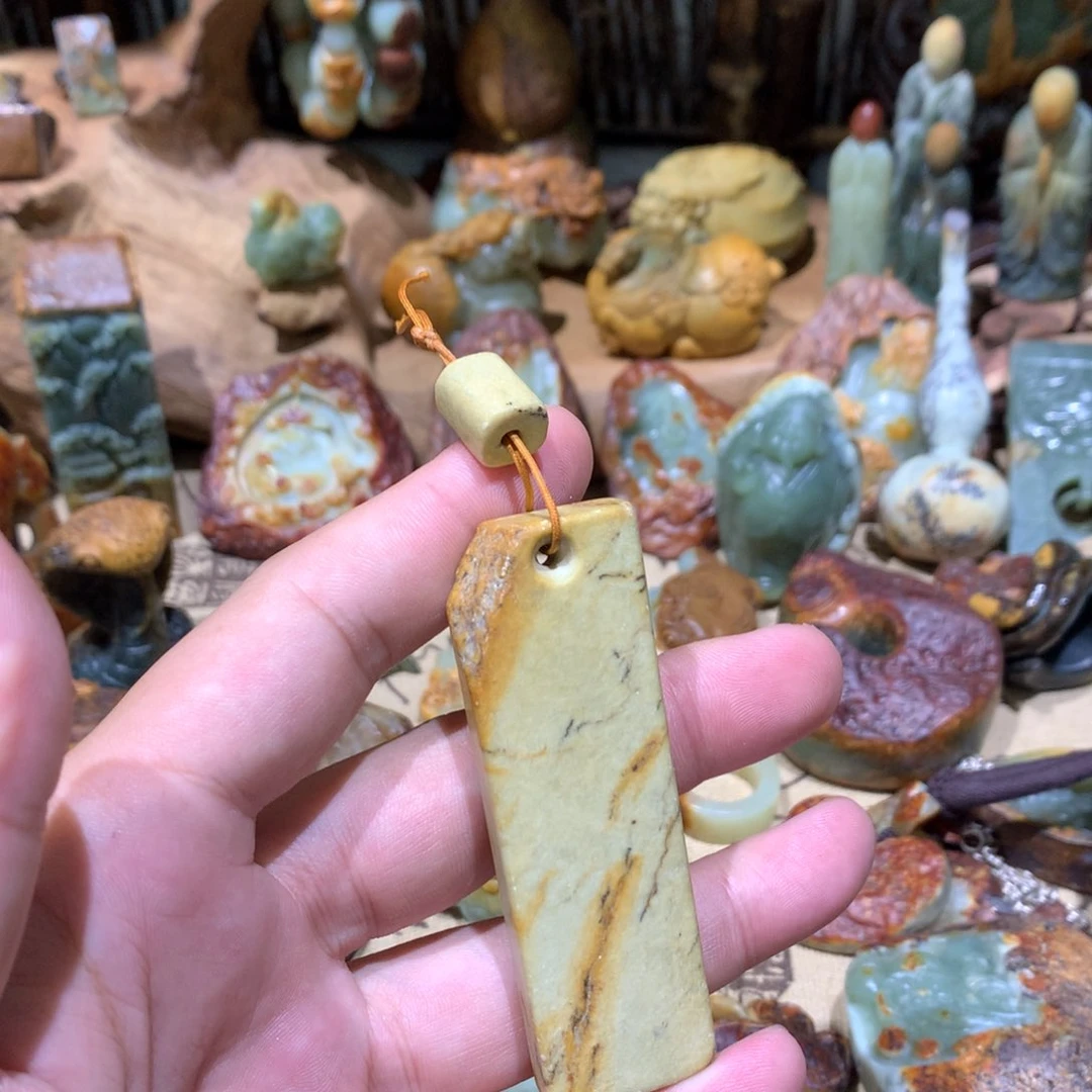 岫岩河磨玉（透闪石质玉）挂件未镶嵌