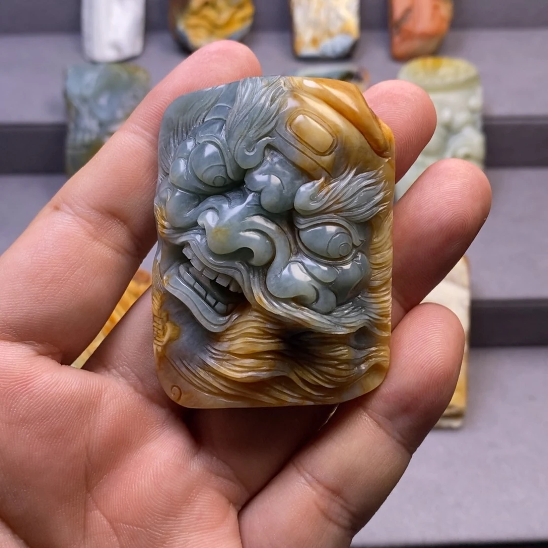 大***辰岫玉未镶嵌颈饰挂件