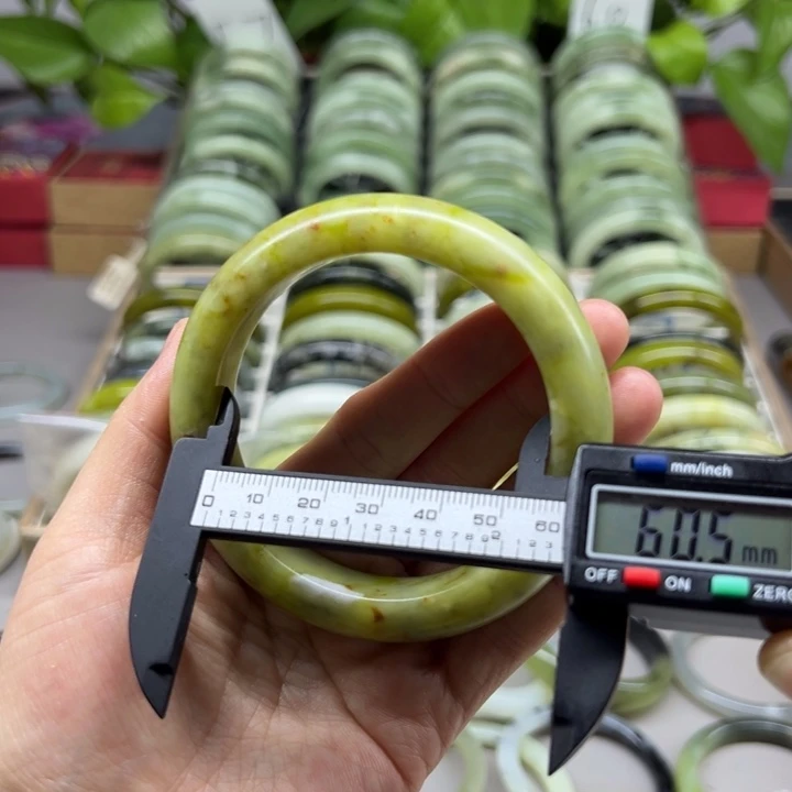 蛇纹石玉未镶嵌手镯9