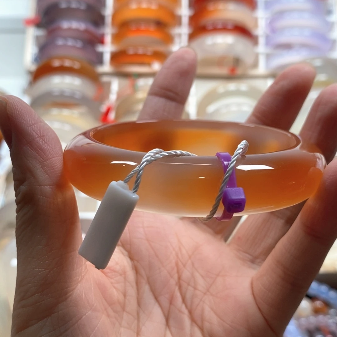 晴***玛瑙/玉髓手镯未镶嵌