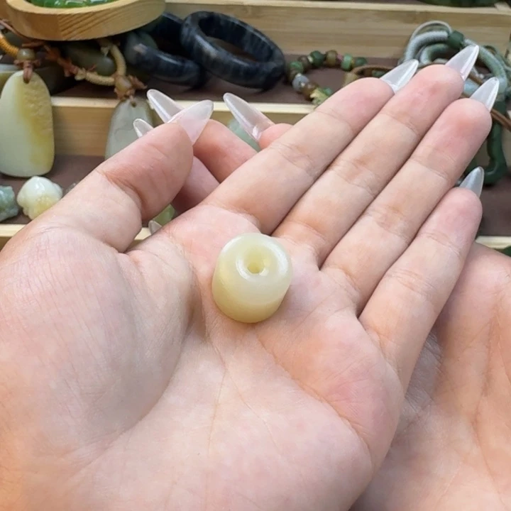 哈***哈和田玉未镶嵌颈饰